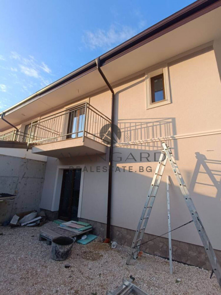 TWO-STOREY HOUSE WITH COURTYARD ACT 15