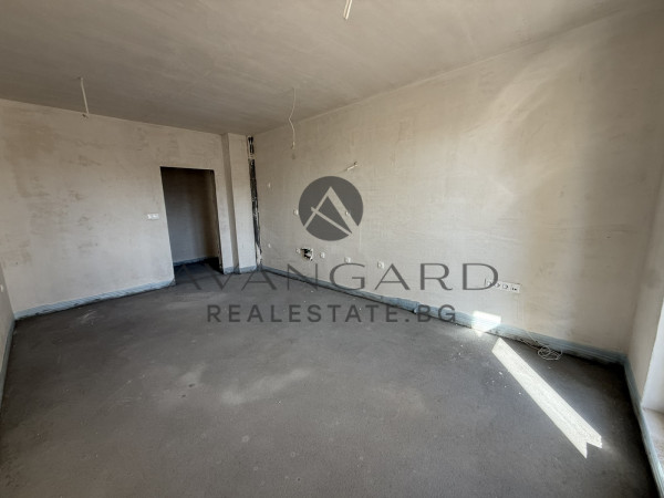 Тристаен луксозна сграда Гребна база