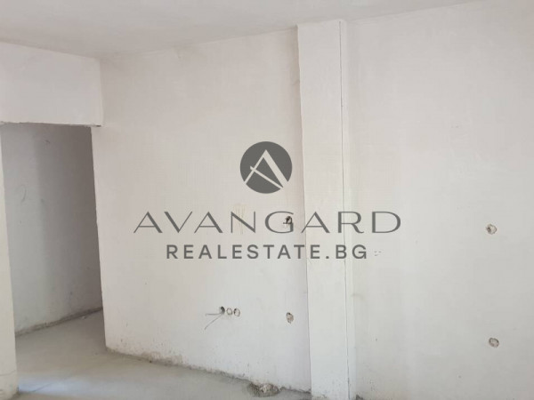 A three -bedroom unfurnished! Kamenitsa!