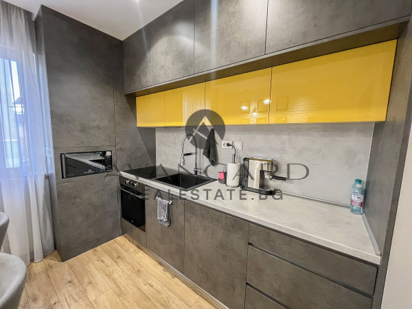 LUXURIOUSLY FURNISHED MULTI-ROOM APARTMENT