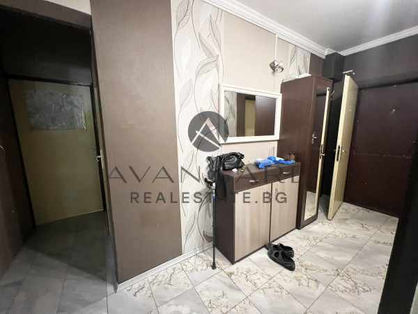 A renovated two -bedroom apartment in Karshiyaka