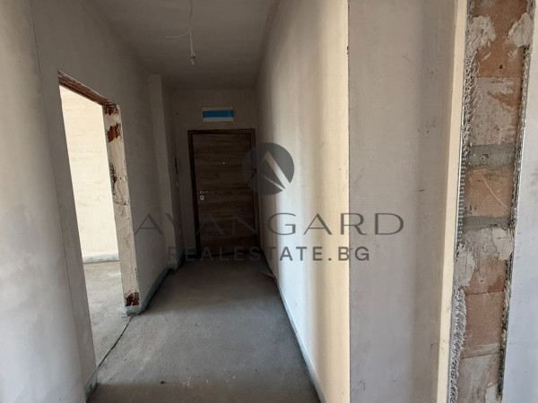 Тристаен луксозна сграда Гребна база