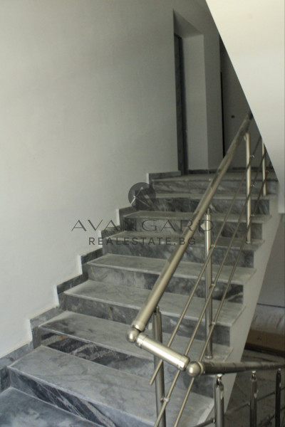One -bedroom apartment rowing base