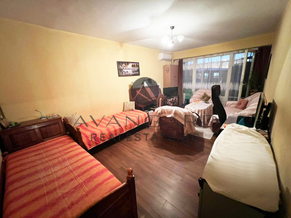 ДВУСТАЕН С ТРИ ОТДЕЛНИ СТАИ! СМИРНЕНСКИ