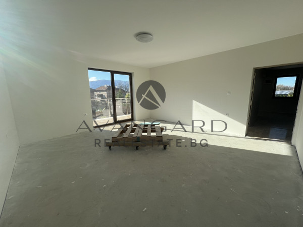 Самостоятелна двуетажна къща с акт 16 в Крумово