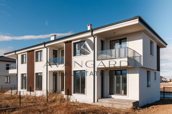 TWO-STOREY HOUSE WITH PARKING SPACE/BELOMORSKI