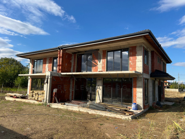 TWO TWIN HOUSES WITH ACT 14