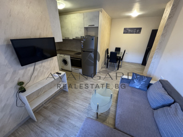 Тристаен обзаведен / Кючук Париж