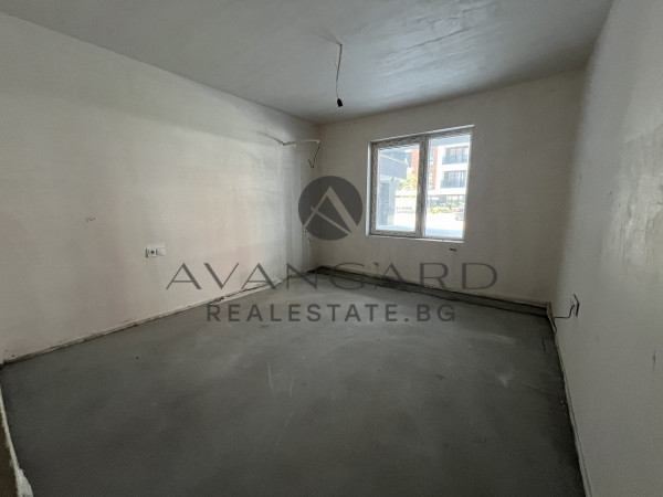 One -bedroom apartment with porch on Raya Street