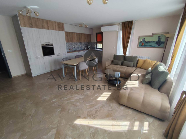 A multi -bedroom apartment to the water panel