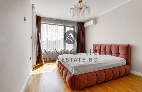 Luxurious spacious penthouse / Karshiyaka