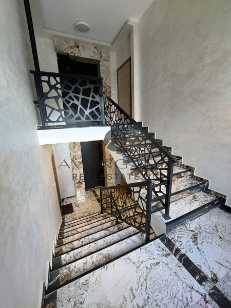 Четиристаен с ГАРАЖ И ПАРКОМЯСТО ГРЕБНА БАЗА