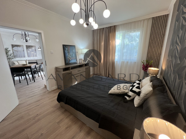 Renovated two -bedroom apartment next to the fair