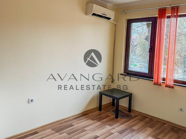 ДВУСТАЕН ОБЗАВЕДЕН! ЦЕНТЪР!