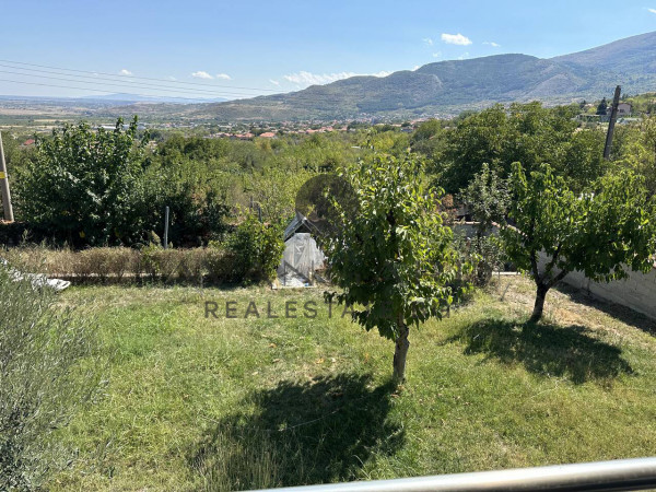 ОБЗАВЕДЕНА КЪЩА В с.БРЕСТНИК