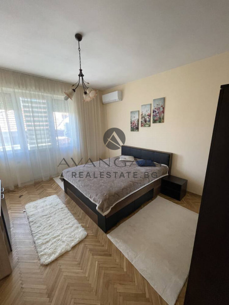 Тристаен до ТРИМОНЦИУМ