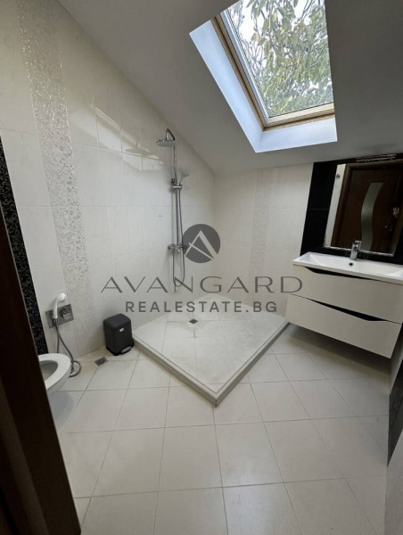 ОБЗАВЕДЕНА КЪЩА В с.БРЕСТНИК