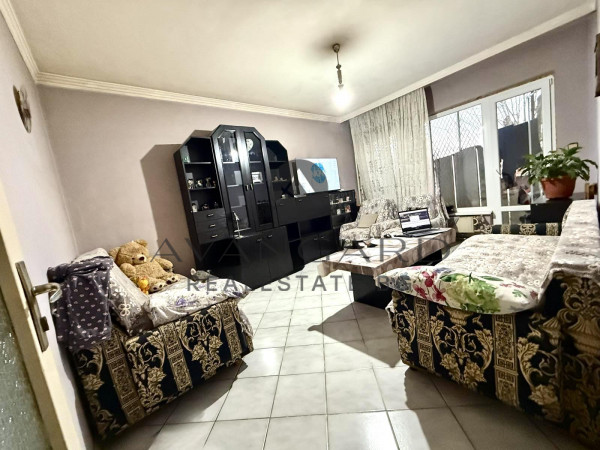 Тристаен РЕАЛНА КВАДРАТУРА ПОЩАТА