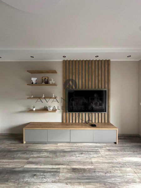 ОБЗАВЕДЕН ТРИСТАЕН В ЛУКСОЗНА СГРАДА !