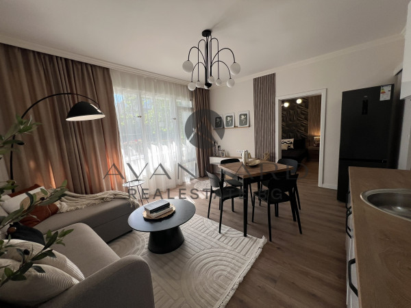 Renovated two -bedroom apartment next to the fair