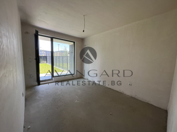 ДВУСТАЕН  АКТ 16! ВЕРАНДА И СОБСТВЕН ДВОР!