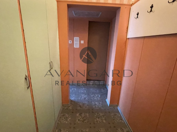 ДВУСТАЕН РЕАЛНА КВАДРАТУРА! ТРИ ОТДЕЛНИ СТАИ!!