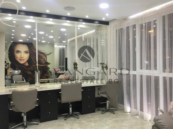 Hair salon / FURNISHED / LUXURIOUS